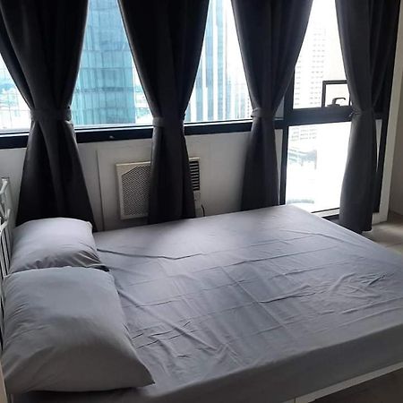 Spacious 2 Bedroom Unit With Pool Manila Bagian luar foto