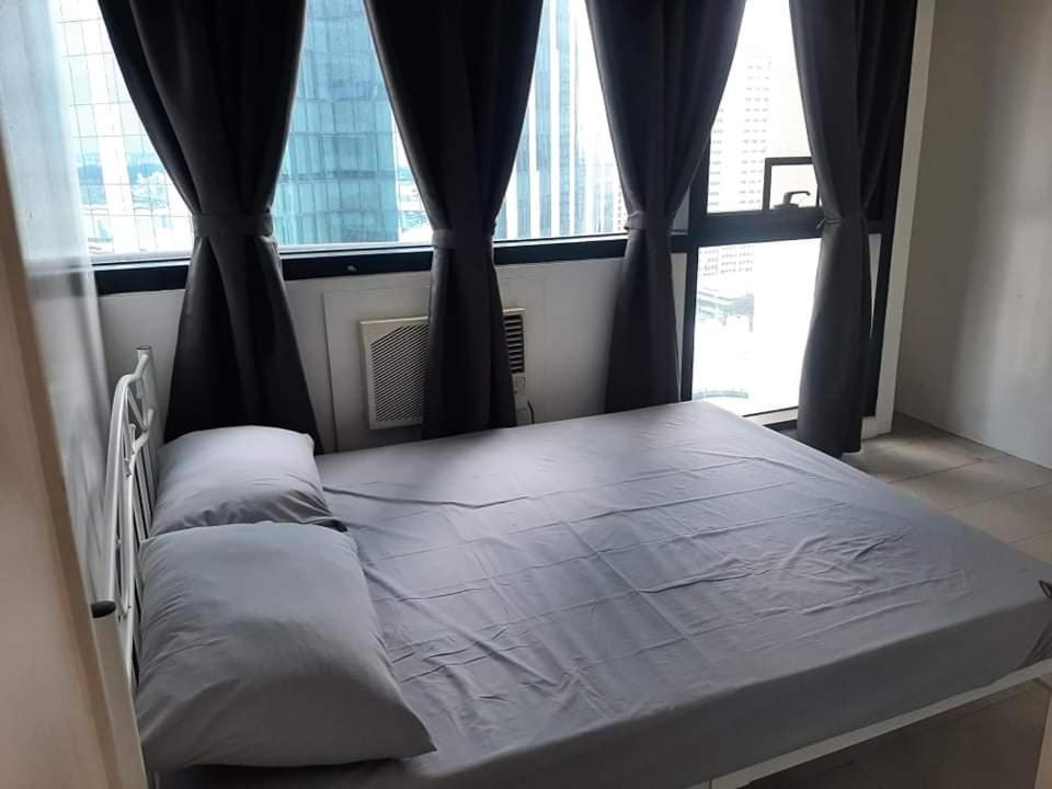 Spacious 2 Bedroom Unit With Pool Manila Bagian luar foto