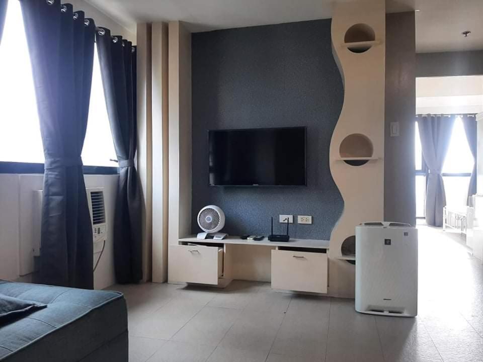 Spacious 2 Bedroom Unit With Pool Manila Bagian luar foto