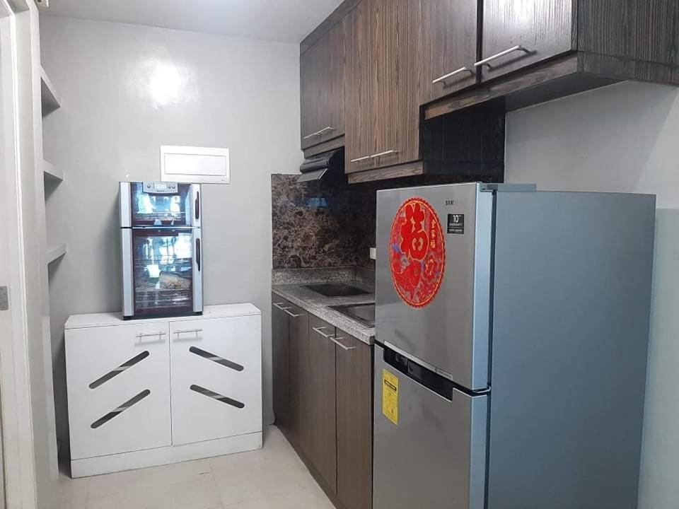 Spacious 2 Bedroom Unit With Pool Manila Bagian luar foto