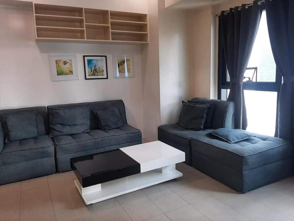 Spacious 2 Bedroom Unit With Pool Manila Bagian luar foto