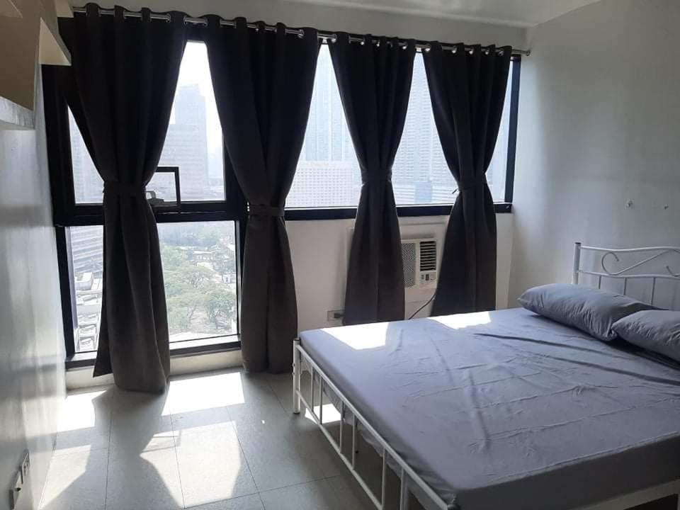 Spacious 2 Bedroom Unit With Pool Manila Bagian luar foto