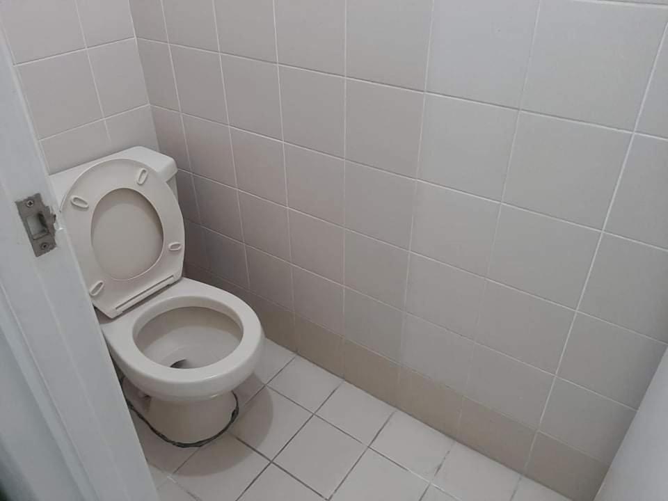 Spacious 2 Bedroom Unit With Pool Manila Bagian luar foto